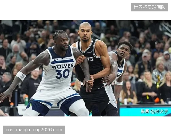 总决赛内线对决前瞻，文班亚马的禁区威慑力将直接影响尼克斯的进攻策略。